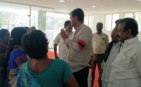 அண்ணாவின்117-வது பிறந்தநாளை முன்னிட்டு திருச்சியில் உள்ள அவரது சிலைக்கு மாநகர் மாவட்ட அதி.மு.க. செயலாளர் சீனிவாசன் தலைமையில் மாலை அணிவித்து மரியாதை