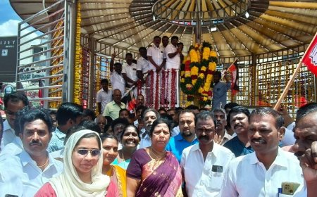 பெரியாரின் 147-வது பிறந்தநாளை முன்னிட்டு திருச்சியில் உள்ள அவரது சிலைக்கு மாநகர் மாவட்ட அதி.மு.க. செயலாளர் சீனிவாசன் தலைமையில் மாலை அணிவித்து மரியாதை  .