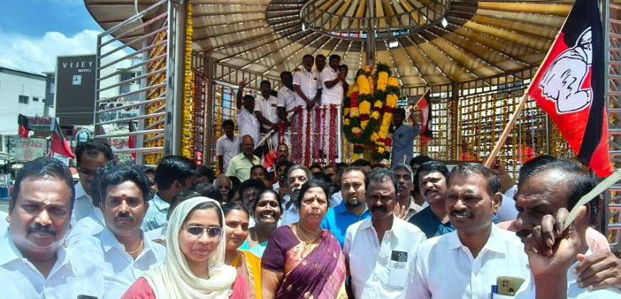 பெரியாரின் 147-வது பிறந்தநாளை முன்னிட்டு திருச்சியில் உள்ள அவரது சிலைக்கு மாநகர் மாவட்ட அதி.மு.க. செயலாளர் சீனிவாசன் தலைமையில் மாலை அணிவித்து மரியாதை  .