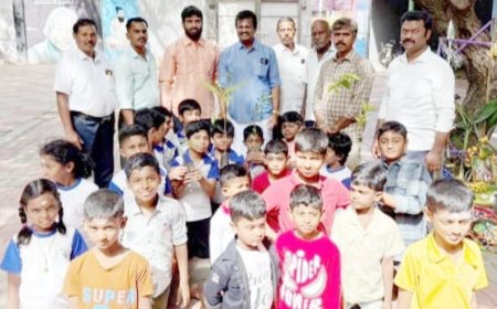 நண்பர்கள் சிலம்ப கூடத்தில் சிலம்பம் பயிலும் மாணவர்களுக்கு மாற்றம் அமைப்பின் சார்பில் மரக்கன்று வழங்கி ஆயுத பூஜை கொண்டாட்டம்