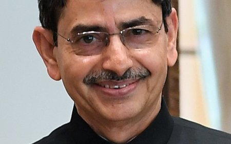 யாருடன் போராடும்? - கேட்கிறார் ஆளுநர்