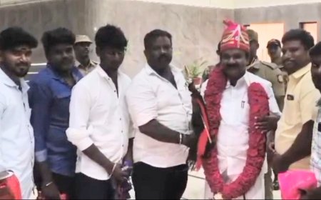அமைச்சர்  சிவ.வீ. மெய்யநாதன் பிறந்தநாளை முன்னிட்டு திருச்சி வடக்கு மாவட்ட அயலக அணி துணை அமைப்பாளர்  க. மணிகண்டன் தலைமையில் வேல் கொடுத்து பிறந்தநாள் வாழ்த்து தெரிவித்தனர்