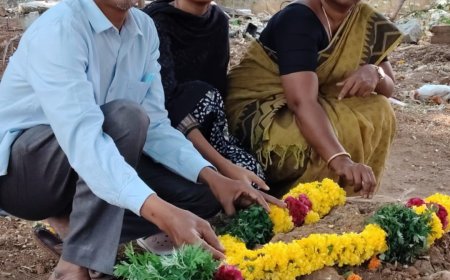 மயான பூமியில்  மனைவி, மகளுடன் ஆதரவற்ற, அனாதை பிணங்களை நல்லடக்கம் செய்து வரும் யோகா ஆசிரியர்