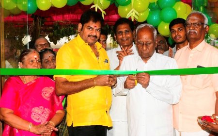 திருச்சி சத்திரம் பஸ் நிலையம் அருகே ராம்ராஜ் காட்டன் புதிய ஷோரூம் திறப்பு