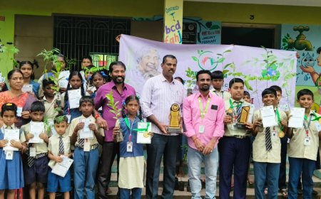 DREAM KALAM அறக்கட்டளை சார்பாக மறுசுழற்சி போட்டியில் வெற்றி பெற்ற மாணவர்களுக்கு மரக்கன்று வழங்கல்