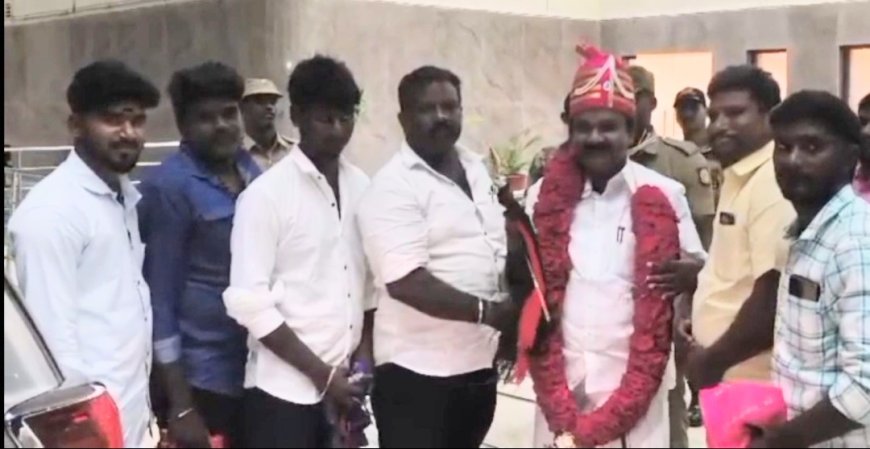 அமைச்சர்  சிவ.வீ. மெய்யநாதன் பிறந்தநாளை முன்னிட்டு திருச்சி வடக்கு மாவட்ட அயலக அணி துணை அமைப்பாளர்  க. மணிகண்டன் தலைமையில் வேல் கொடுத்து பிறந்தநாள் வாழ்த்து தெரிவித்தனர்