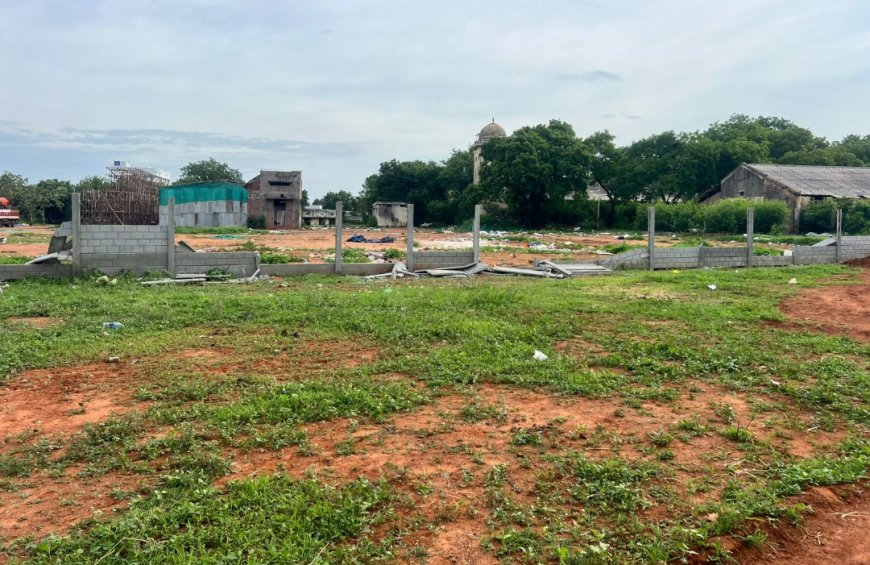 திருச்சி கே.கே நகர் அருகே 18 பேருக்கு சொந்தமான 15 கோடி மதிப்பிலான இரண்டரை ஏக்கர் நிலம் : ஆவணங்கள் அனைத்தும் இருந்தும் நிலத்தை அபகரிக்க முயல்பர்கள் மீது நடவடிக்கை எடுக்க மாவட்ட ஆட்சியரிடம் மனு