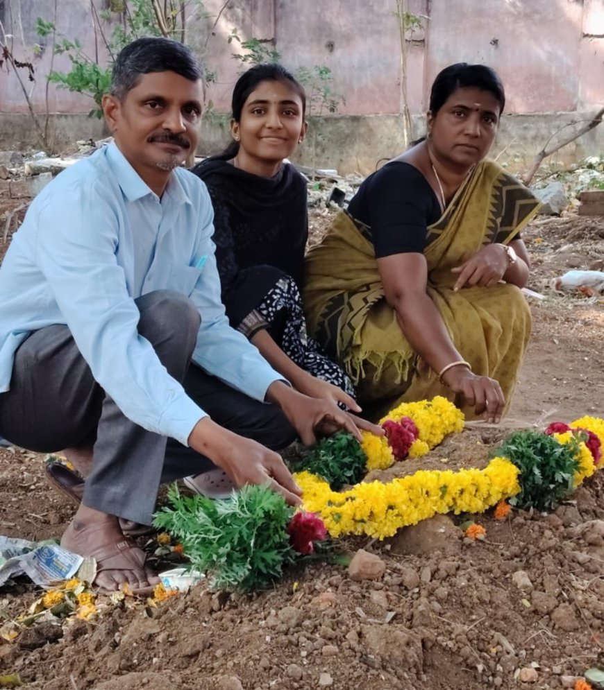 மயான பூமியில்  மனைவி, மகளுடன் ஆதரவற்ற, அனாதை பிணங்களை நல்லடக்கம் செய்து வரும் யோகா ஆசிரியர்