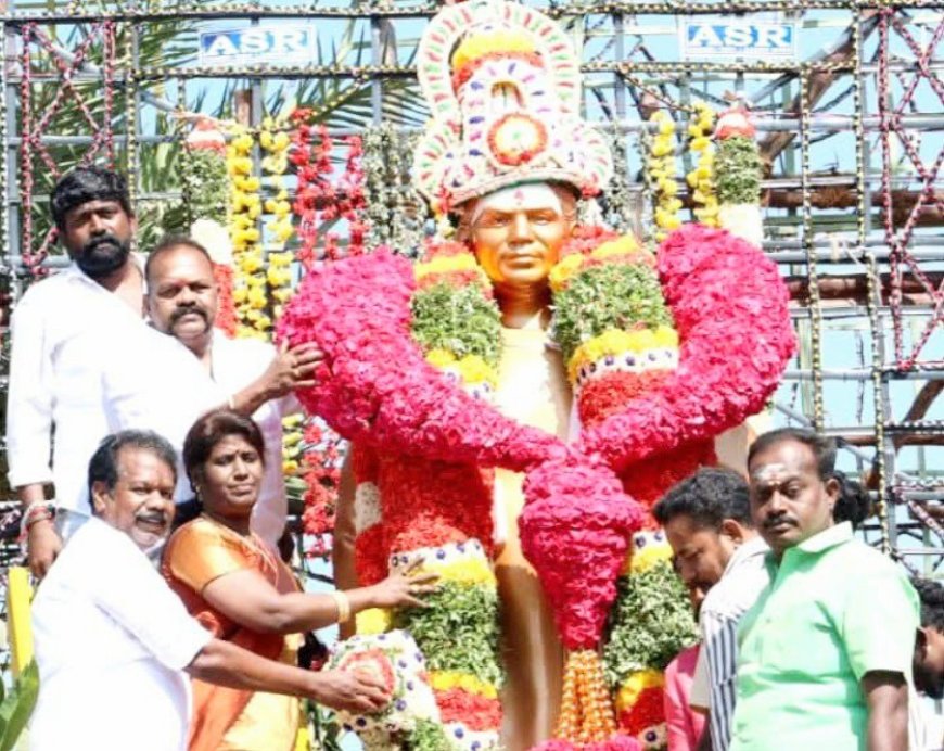 பசும்பொன் முத்துராமலிங்க தேவர் சிலைக்கு அனைத்திந்திய தேவர் பேரவை சார்பில் தலைவர் சுப்பையா பாண்டியன் தலைமையில் மாலை அணிவித்து மரியாதை