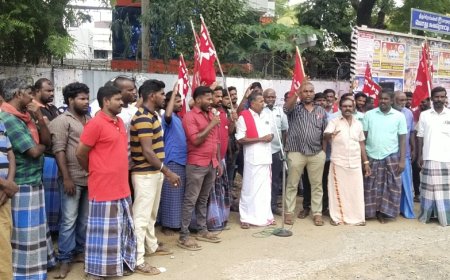 சுமைப்பணி தொழிலாளர்களுக்கு மீண்டும் வேலை வழங்கக்கோரி  சிஐடியுவினர் ஆர்ப்பாட்டம்