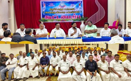 திருச்சி காந்தி மார்க்கெட் விவகாரத்தில் இரண்டு வாரங்களுக்குள் அழைத்து பேசவில்லை என்றால் போராட்டம் : அனைத்து வியாபாரிகள் சங்க கூட்டமைப்பின் தலைவர் காதர் மைதீன் தலைமையில் தீர்மானம்