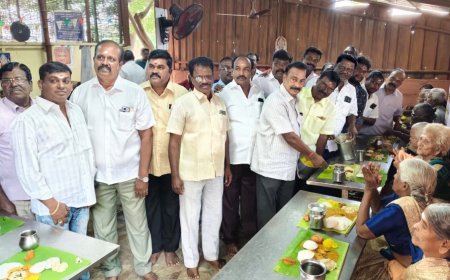 துணை முதல்வர் உதயநிதி பிறந்தநாளை முன்னிட்டு பகுதி செயலாளர் மோகன்தாஸ் ஏற்பாட்டில் முதியோர் இல்லத்தில் காலை உணவு வழங்கல்