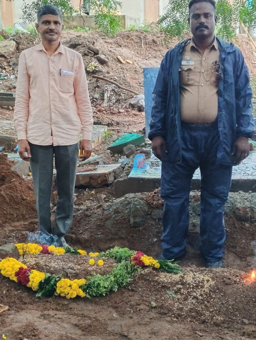 பெயர் விலாசம் தெரியாத முதியவர் சிகிச்சை பலனின்றி மரணம் : காவலருடன் இணைந்து நல்லடக்கம் செய்த சமூக செயற்பாட்டாளர்