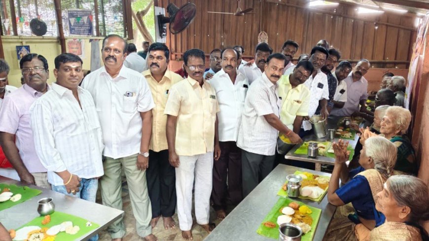 துணை முதல்வர் உதயநிதி பிறந்தநாளை முன்னிட்டு பகுதி செயலாளர் மோகன்தாஸ் ஏற்பாட்டில் முதியோர் இல்லத்தில் காலை உணவு வழங்கல்