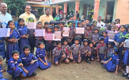 உலக மண் தினத்தை முன்னிட்டு திருச்சி  இ.புதூர் மாநகராட்சி தொடக்கப்பள்ளியில் மரக்கன்றுகள் வழங்கி உறுதிமொழி ஏற்பு