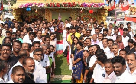 முன்னாள் முதல்வர் ஜெயலலிதா நினைவு தினத்தையொட்டி அவரது படத்திற்கு மாலை அணிவித்து மரியாதை : திருச்சி மாநகர் மாவட்ட செயலாளர் சீனிவாசன் தலைமையில் நிர்வாகிகள் பங்கேற்பு