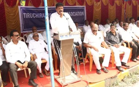 இ -பைலிங் முறையை வாபஸ் பெறக்கோரி வழக்கறிஞர்கள் உண்ணாவிரத போராட்டம் : நூற்றுக்கணக்கானோர் பங்கேற்பு