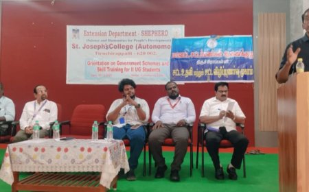 கல்லூரி மாணாக்கர்களுக்கு அரசு நலதிட்டங்கள் மற்றும் திறன் வளர்ப்பு பயிற்சி