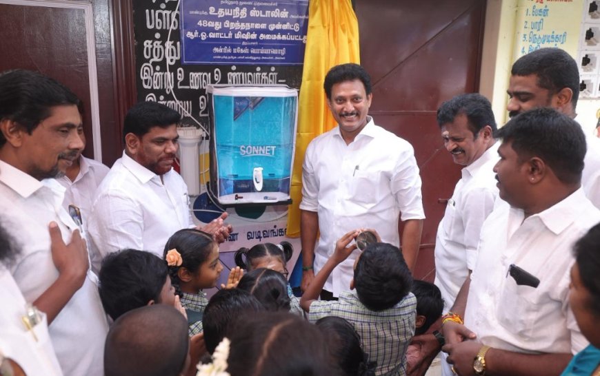 திருச்சி தெற்கு மாவட்டத்தில் தமிழக துணை முதல்வர் உதயநிதி ஸ்டாலின் அவர்களின் பிறந்தநாளை முன்னிட்டு அரசு பள்ளிகளில் ஆர்.ஓ வாட்டர் இயந்திரத்தை அமைச்சர் அன்பில் மகேஸ் பொய்யாமொழி வழங்கினார்
