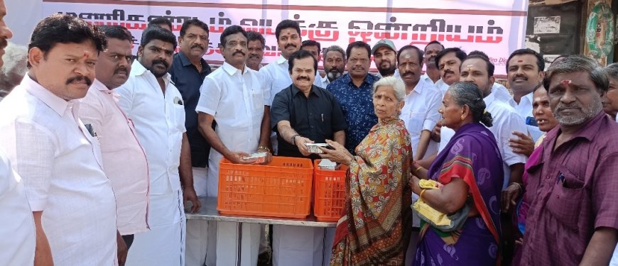 முன்னாள் முதல்வர் ஜெயலலிதா நினைவு தினத்தையொட்டி அவரது படத்திற்கு மாலை அணிவித்து மரியாதை : முன்னாள் அமைச்சரும் மாவட்ட செயலாளருமான பரஞ்சோதி தலைமையில் நிர்வாகிகள் பங்கேற்பு