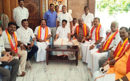 தவெகவில் இணைந்த திருச்சி அதிமுக நிர்வாகிகள்