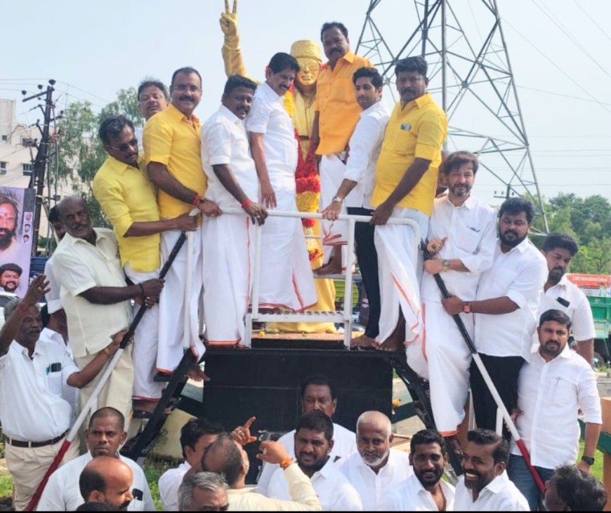 திருச்சி எம்ஜிஆர் சிலைக்கு வாரியத் தலைவர் கு.ப.கிருஷ்ணன் மாலை அணிவித்து மரியாதை : தமிழக வெற்றி கழக நிர்வாகிகள் பங்கேற்பு