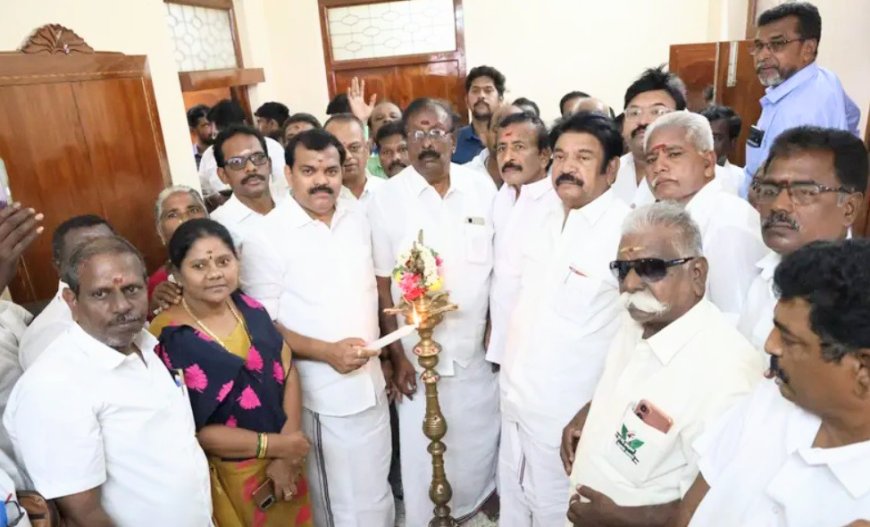 திருச்சி அ.தி.மு.க. மாநகர் மாவட்ட புதிய அலுவலகம் திறப்பு : நிர்வாகிகள் ஏராளமானோர் கலந்து கொண்டனர்