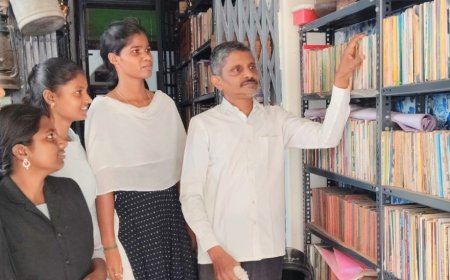 நூலகமும் புழங்கு பொருட்கள் காட்சியகமும்,  தமிழர் கலாச்சாரத்தின் இரு கண்கள் : சமூகப் பணித்துறை மாணவர்களுக்கு விளக்கிய சமூக செயற்பாட்டாளர்