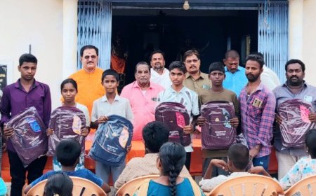அகில பாரத ஐயப்ப சேவா சங்கம் திருச்சி மாவட்ட யூனியன் சார்பாக திருச்சி துறையூர் பகுதியில் உள்ள பள்ளி மாணவ, மாணவிகளுக்கு உபகரணங்கள் வழங்கல்