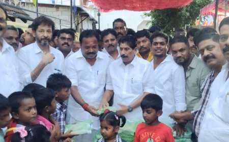 முதல்வர் விஜய் பிறந்த நாளை முன்னிட்டு திருச்சி வண்ணாரப்பேட்டை சி ரத்தின பாண்டியன் ஏற்பாட்டில் மாணவர்கள் மற்றும் பொதுமக்களுக்கு நலத்திட்ட உதவிகள் : வாரியத் தலைவர் கு. ப. கிருஷ்ணன் வழங்கினார்