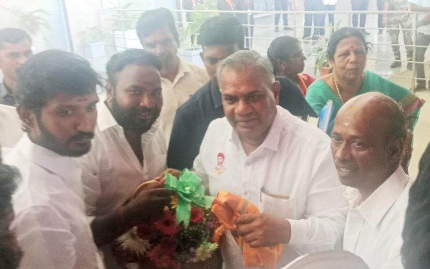 அதிமுக திருச்சி மாநகர் மாவட்ட மாணவரணி தலைவர் திருச்சி ஜி.நாகு தவெகவில் இணைந்தார்