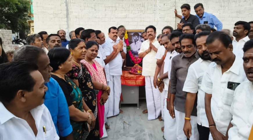 தற்கொலை செய்து கொண்ட அதிமுகவின் தீவிர விசுவாசி மகேந்திரன் திருவுருவ படத்திற்கு திருச்சி மாவட்ட செயலாளர் கார்த்திகேயன் தலைமையில் அஞ்சலி