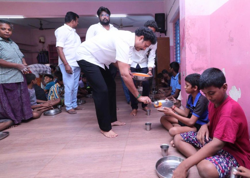முன்னாள் முதல்வர் மு.க.ஸ்டாலின் பிறந்தநாளை முன்னிட்டு சிறார்கள் இல்லத்தில் தெற்கு மாவட்ட செயலாளர் அன்பில் மகேஸ் பொய்யாமொழி அவர்களால் காலை உணவு வழங்கல்