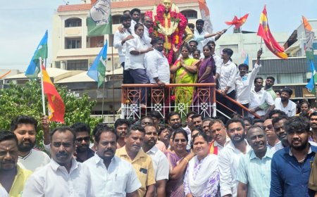 பெருந்தலைவர் காமராஜர் பிறந்த நாளை முன்னிட்டு திருச்சியில் உள்ள அவரது சிலைக்கு திருச்சி மத்திய மாவட்ட த.வெ.க. தலைவர் எம்.செந்தில் தலைமையில் மாலை அணிவித்து மரியாதை : முன்னாள் அமைச்சர் எஸ்.வளர்மதி பங்கேற்பு