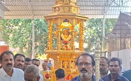 முதல்வர் விஜய் மற்றும் அமைச்சர் புஸ்ஸி ஆனந்த் ஆகியோரின் பிறந்தநாளை முன்னிட்டு திருச்சியில் ஆர் கே ராஜா தலைமையில் தங்கத்தேர் இழுத்து வழிபாடு