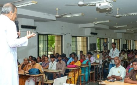 சமூகப் பொறுப்போடு வளர  இளைஞர்கள் உறுதியேற்க வேண்டும் : செயின்ட் ஜோசப் கல்லூரியில் நடைபெற்ற ஜெஸ் (JES) ஸ்கிலர்ஷிப் வழங்கும் நிகழ்வில்  கல்லூரி அதிபர் பேச்சு