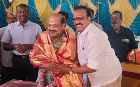 திருச்சி தினமலர் நாளிதழ் பதிப்பின் உரிமையாளர் மற்றும் எடிட்டர் திரு.Dr.R.ராமசுப்பு (எ) பாலாஜி அவர்கள் பிறந்தநாள் விழாவில் விஜய் மக்கள் இயக்க முன்னாள் மாவட்ட தலைவர் ஆர் கே ராஜா சால்வை அணிவித்து பிறந்தநாள் வாழ்த்து தெரிவித்தார்.