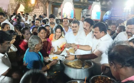 திருச்சி பாலக்கரை உலக மீட்பர் பசிலிக்கா சகாய மாதா சர்ச் தேர் பவனியை முன்னிட்டு அன்னதானம் : அதிமுக மாநகர் மாவட்ட செயலாளர் கார்த்திகேயன் தொடங்கி வைத்தார்