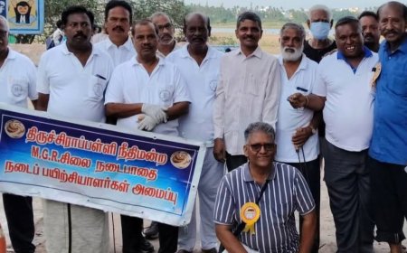 திருச்சி ஸ்ரீரங்கம் காவிரி அம்மா மண்டபம் ஆற்றங்கரையில் தூய்மைப் பணி
