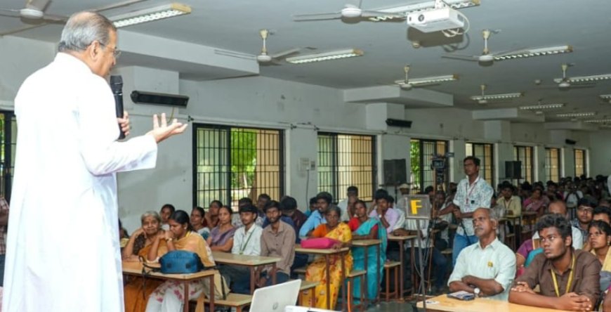 சமூகப் பொறுப்போடு வளர  இளைஞர்கள் உறுதியேற்க வேண்டும் : செயின்ட் ஜோசப் கல்லூரியில் நடைபெற்ற ஜெஸ் (JES) ஸ்கிலர்ஷிப் வழங்கும் நிகழ்வில்  கல்லூரி அதிபர் பேச்சு
