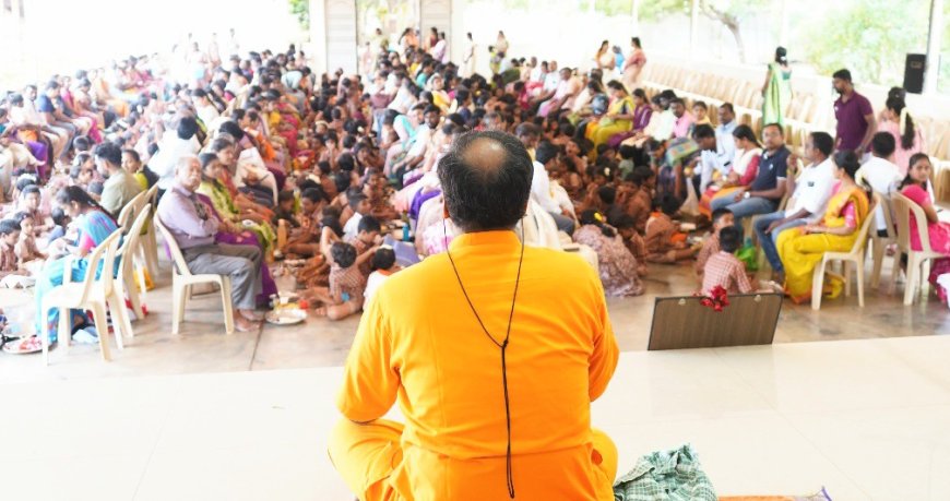 திருச்சி ரெட்டை வாய்க்கால் அமிர்த வித்யாலயம் பள்ளியில் குரூ பூர்ணிமா நிகழ்ச்சி