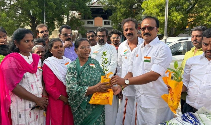 தவெக சார்பில் முன்னாள் மாவட்ட தலைவர் ஆர்.கே. ராஜா தலைமையில் சுதந்திர தினவிழா : பள்ளி மாணவர்களுக்கு கல்வி உபகரண பொருட்கள் வழங்கல்