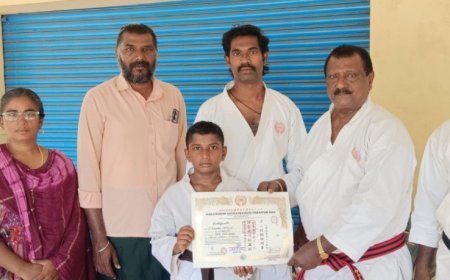 திருச்சி திருவெறும்பூரைச் சேர்ந்த 10 வயது மாணவன் கோஷல் தேஜ்வி கராத்தேவில்  கருப்பு பெல்ட் பெற்று சாதனை
