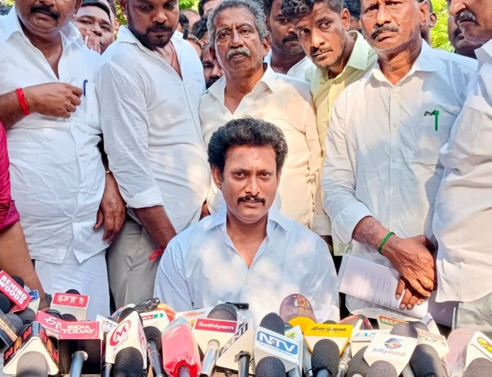 அரசியல் ரீதியாக எதிர்க்க துணிவில்லாமல் த.வெ.க அரசு இதுபோன்ற நடவடிக்கைகளில் ஈடுபடுகிறது : சோதனை குறித்து அன்பில் மகேஷ் பொய்யாமொழி பேட்டி